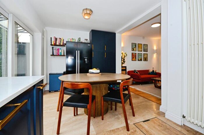 3 Bedroom End Of Terrace House For Sale In Buck Lane, London, NW9