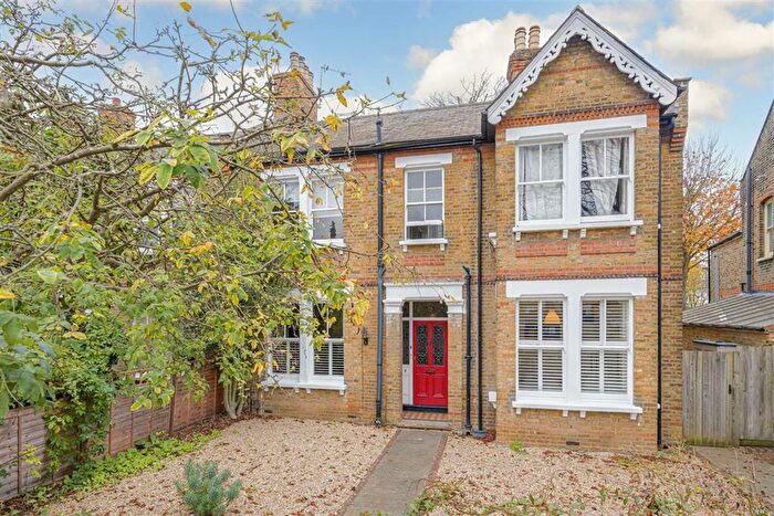 2 Bedroom Flat To Rent In Clarence Road, Teddington, TW11