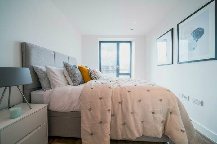 1 Bedroom Apartment To Rent In Dressage Court, Bethnal Green, E2