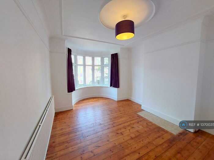4 Bedroom Semi-Detached House To Rent In Leigh Gardens, London, NW10