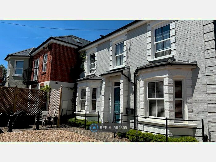 2 Bedroom Flat To Rent In Fleet Road, Fleet, GU51