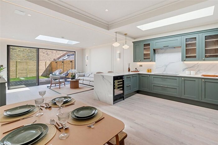 4 Bedroom Flat For Sale In Lower Richmond Road, SW15