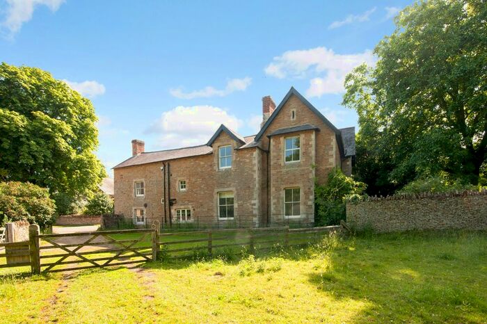 6 Bedroom Detached House To Rent In Newbottle, Banbury, OX17