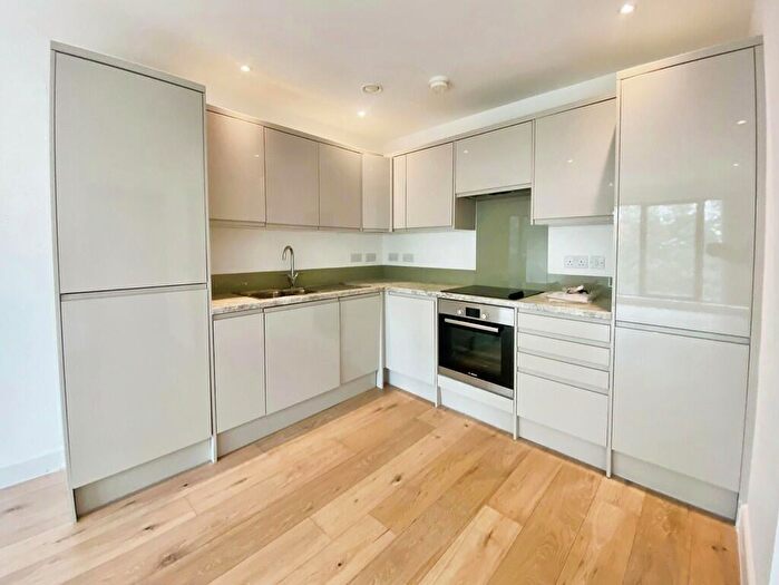 1 Bedroom Apartment For Sale In Royal Crescent Road, Southampton, SO14