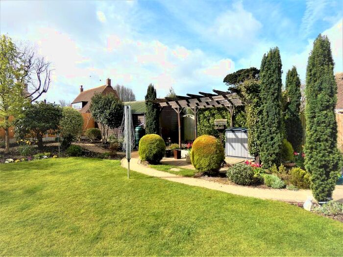 5 Bedroom Detached House For Sale In Eastcliff Close, Lee-On-The-Solent, PO13
