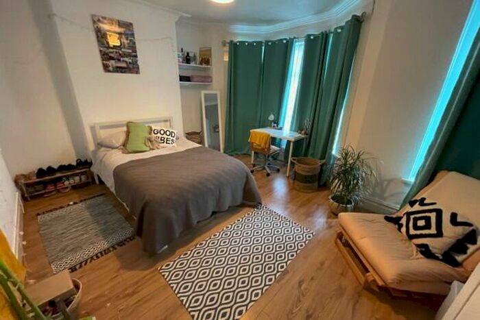 5 Bedroom Terraced House To Rent In Mackintosh Place Cardiff, CF24