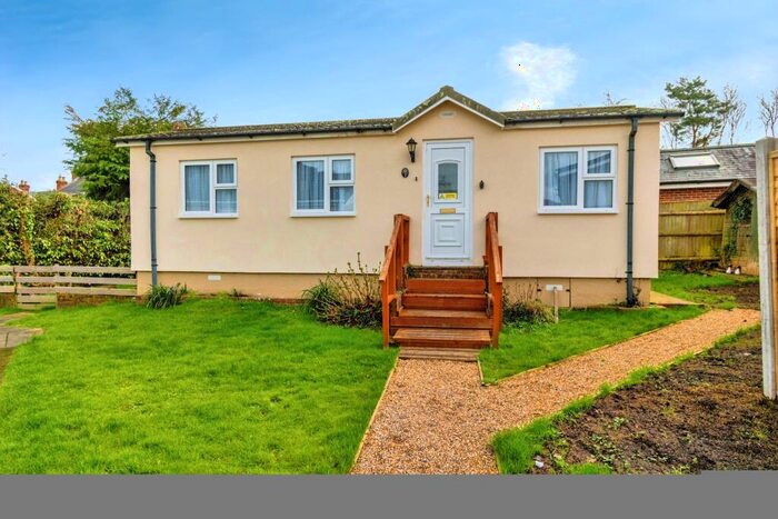 1 Bedroom Park Home For Sale In Thatched Cottage Park, Southampton Road, Lyndhurst, Hampshire, SO43