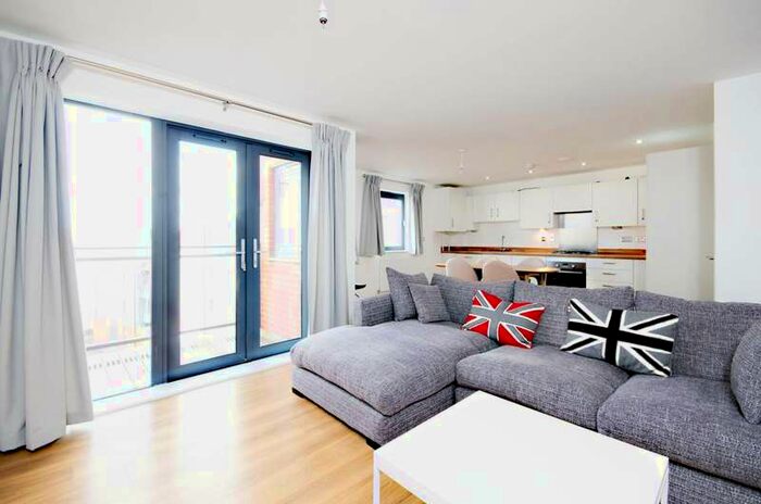 2 Bedroom Flat To Rent In Walnut Tree Close, Guildford, GU1