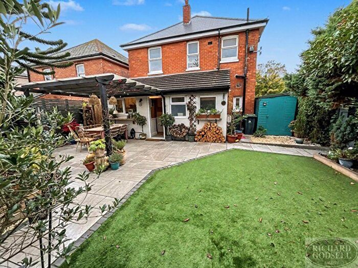 3 Bedroom Flat For Sale In Christchurch, BH23