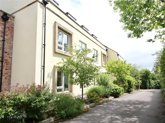 2 Bedroom Apartment For Sale In Spacious Two Bedroom Ground Floor Apartment - Chew Magna, BS40
