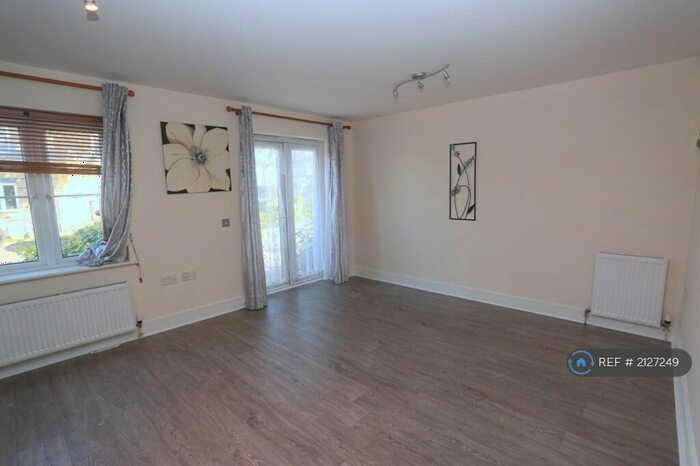 2 Bedroom Flat To Rent In Romside Place, Romford, RM7