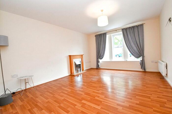 2 Bedroom Flat For Sale In Porterfield Drive, Tyldesley, M29