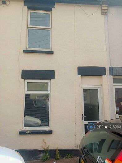 3 Bedroom Terraced House To Rent In Grove Road, Chatham, ME4