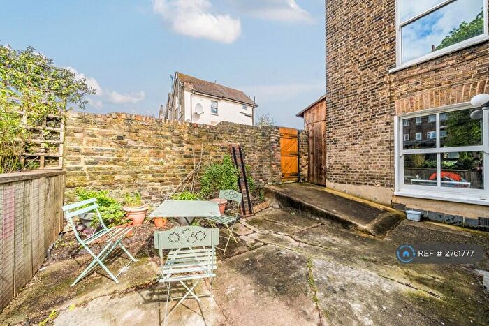 3 Bedroom Flat To Rent In Oakfield Road, London, N4