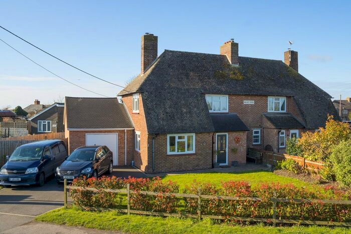 3 Bedroom Semi-Detached House For Sale In Walnut Ridge, Aldington, Ashford, TN25