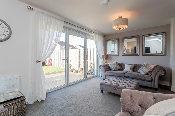 3 Bedroom Semi-Detached Villa For Sale In Slateford Road, Bishopton, PA7