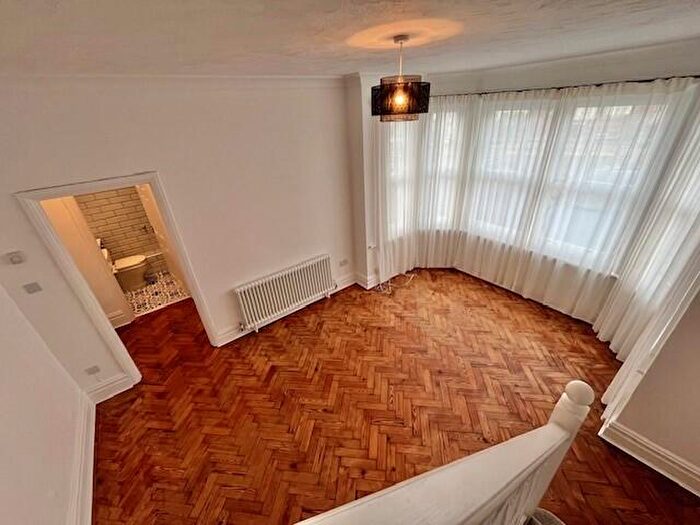 2 Bedroom Apartment To Rent In Cobham Road, Westcliff On Sea, SS0