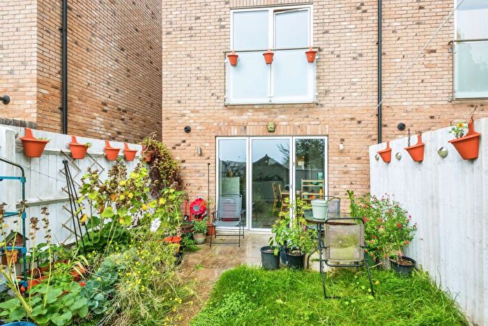 3 Bedroom End Terrace House For Sale In Sher Afzal Close, Oxford, OX4