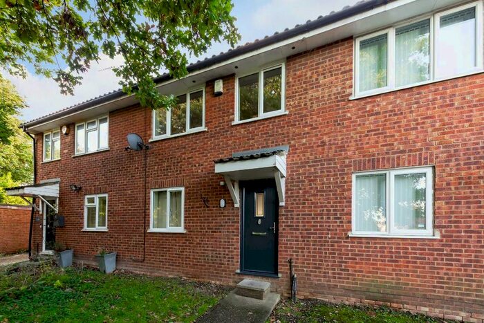 3 Bedroom Property To Rent In The Ridings, Alverstone Avenue, Barnet, EN4