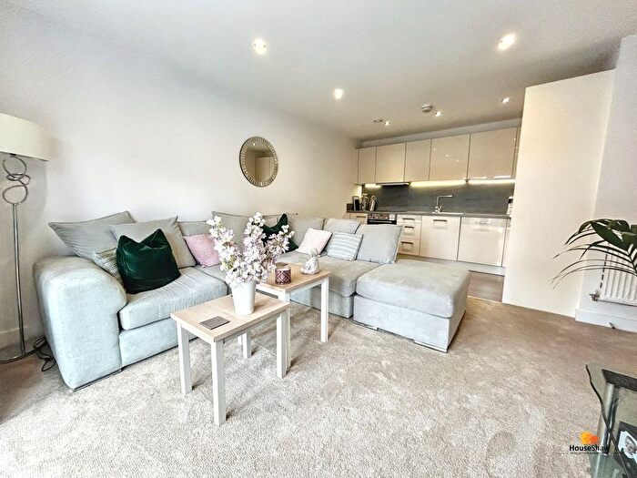 2 Bedroom Flat To Rent In Chequers Avenue, High Wycombe, HP11