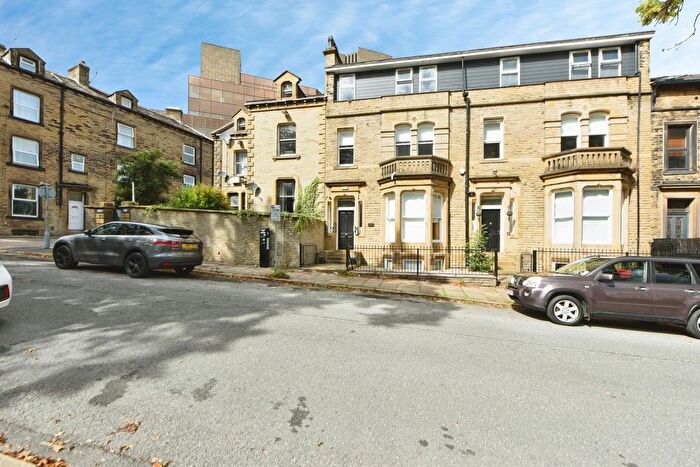 2 Bedroom Flat For Sale In Prescott Street, Halifax, West Yorkshire, HX1