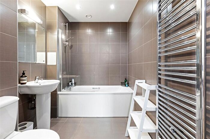 2 Bedroom Apartment To Rent In Rivers Apartments, Cannon Road, London, N17