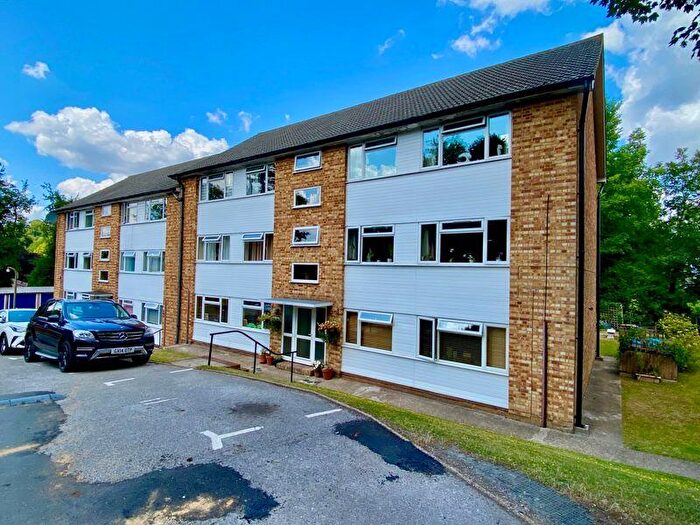 2 Bedroom Flat For Sale In Tupwood Lane, Caterham Valley, CR3