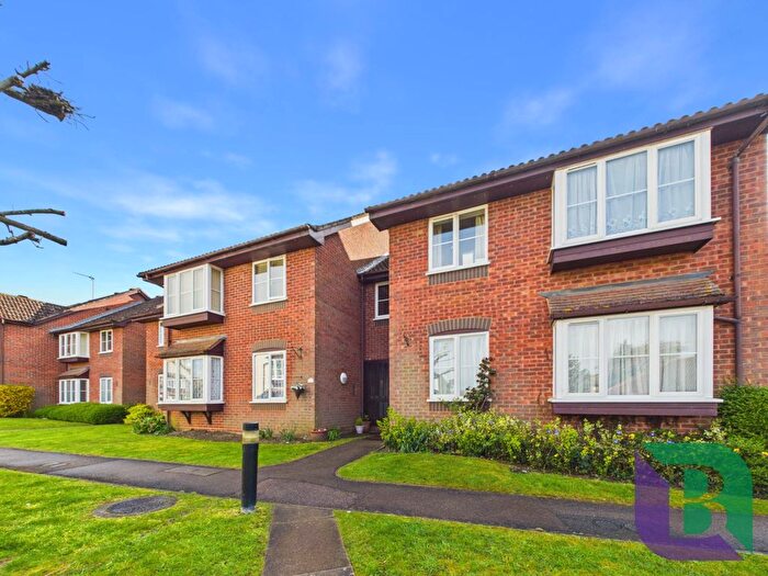 2 Bedroom Flat For Sale In Eleanor Walk, Milton Keynes, MK17