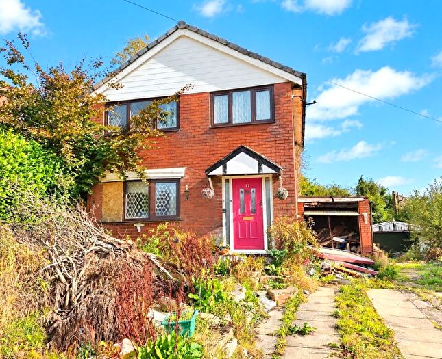 3 Bedroom Detached House For Sale In Harewood Avenue, Rochdale, OL11