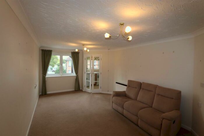 1 Bedroom Retirement Property To Rent In Balmoral Road, Westcliff-On-Sea, SS0