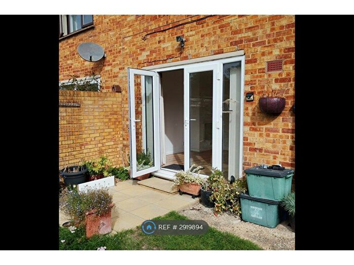 1 Bedroom Flat To Rent In Churchill Avenue, Aylesbury, HP21