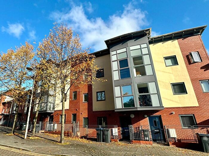 4 Bedroom Town House To Rent In Bell Barn Road, Birmingham, B15