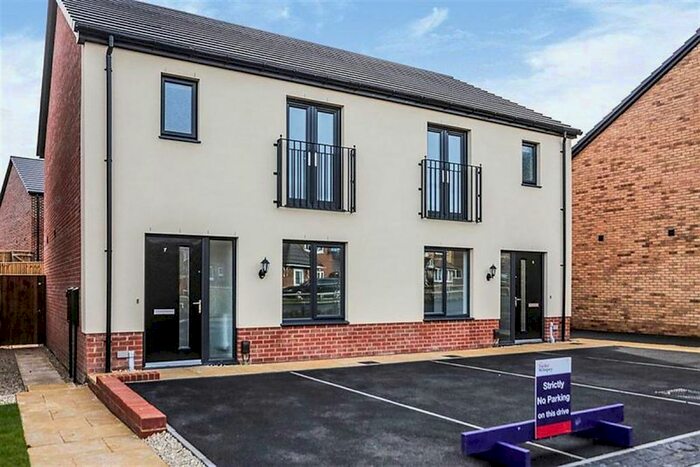 3 Bedroom Semi-Detached House To Rent In Highfield Lane, Rotherham, S60