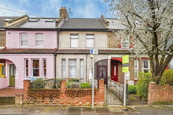 3 Bedroom Terraced House For Sale In Clarendon Road, Harringay, N15