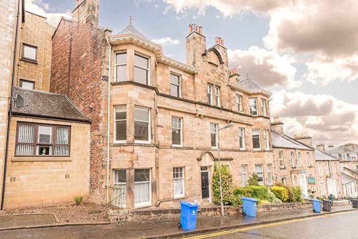 3 Bedroom Flat To Rent In Princes Street, Stirling, FK8