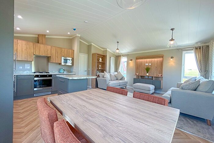 2 Bedroom Park Home For Sale In St Osyth Place, St. Osyth, Clacton-On-Sea, CO16