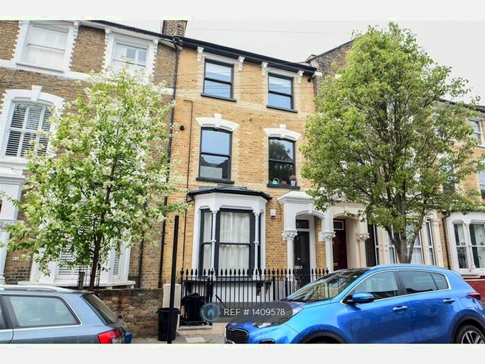 3 Bedroom Flat To Rent In Reighton Road, London, E5