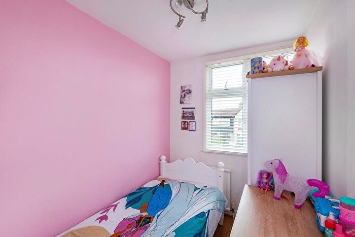 3 Bedroom Terraced House For Sale In Amberley Road, Upper Abbey Wood, London, SE2