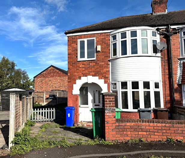 3 Bedroom Semi-Detached House For Sale In Thirsfield Drive, Manchester, M11