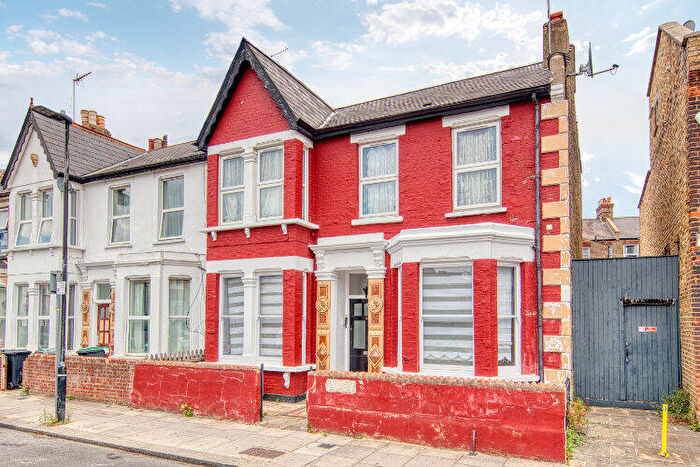 2 Bedroom Flat To Rent In Waldegrave Road, Wood Green, Haringey, London, N8