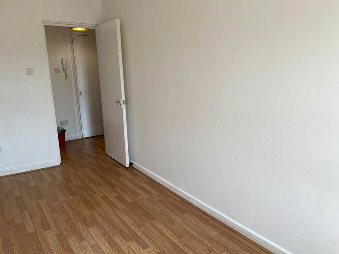 1 Bedroom Flat To Rent In High Road, London, N22