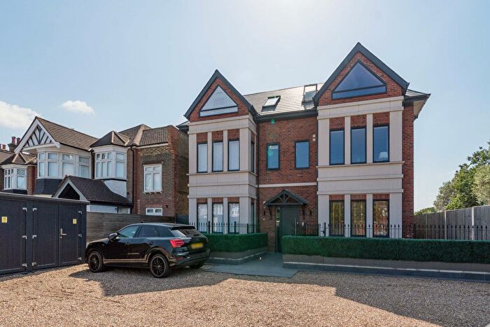 2 Bedroom Flat For Sale In Gunnersbury Avenue, Ealing, W5