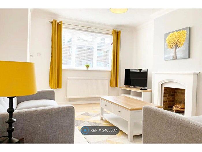 2 Bedroom Semi-Detached House To Rent In Bristol Road, Luton, LU3