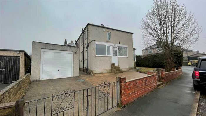 3 Bedroom Semi-Detached House To Rent In Thornacre Crescent, Shipley, BD18