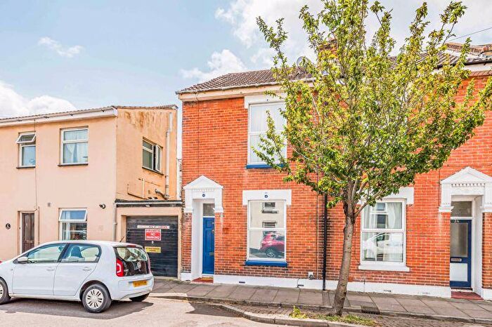 2 Bedroom End Of Terrace House For Sale In Collingwood Road, Southsea, PO5