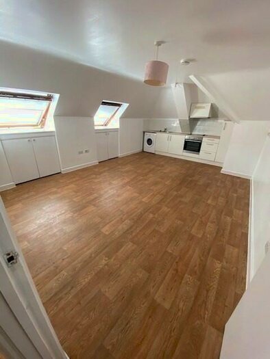 1 Bedroom Flat To Rent In Cook Street, Southampton, Hampshire, SO14