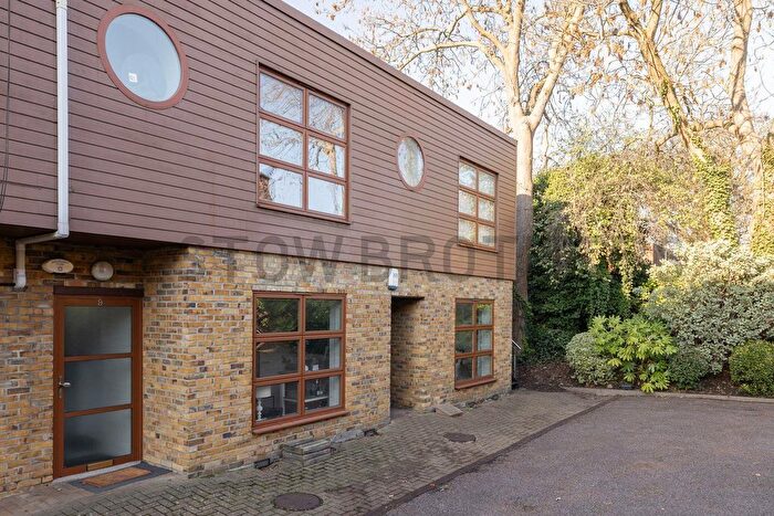 2 Bedroom Flat To Rent In Cambridge Mews, Wanstead, E11