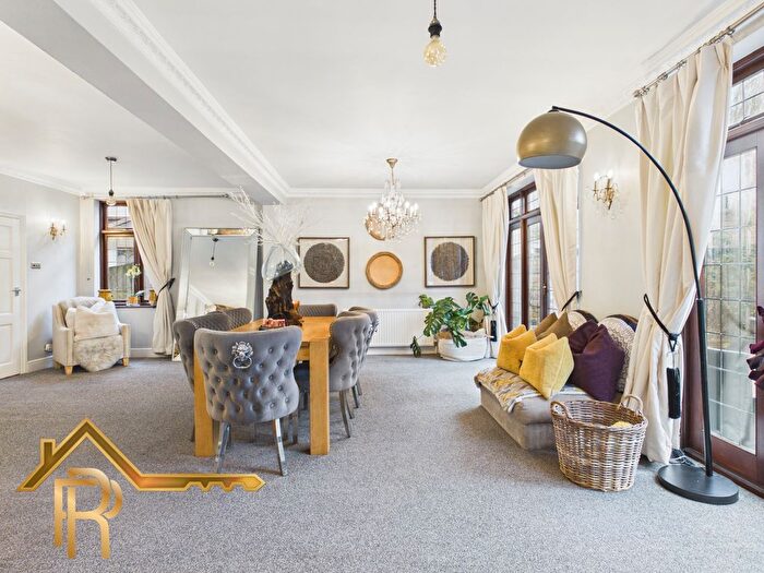 5 Bedroom Detached House For Sale In Hall Lane, Upminster, Essex, RM14