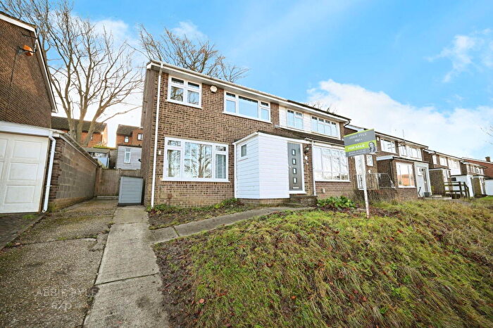 3 Bedroom Semi Detached House For Sale In Sundridge Drive, Walderslade, Chatham, ME5