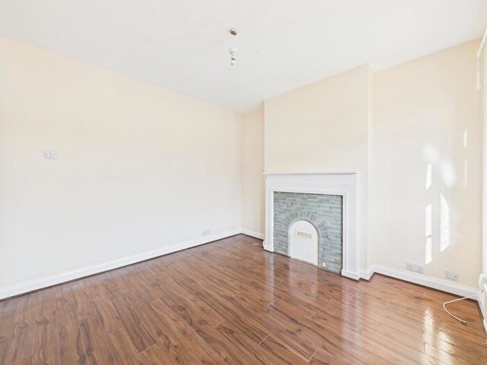 3 Bedroom Flat To Rent In Brian Road, Leicester, LE4